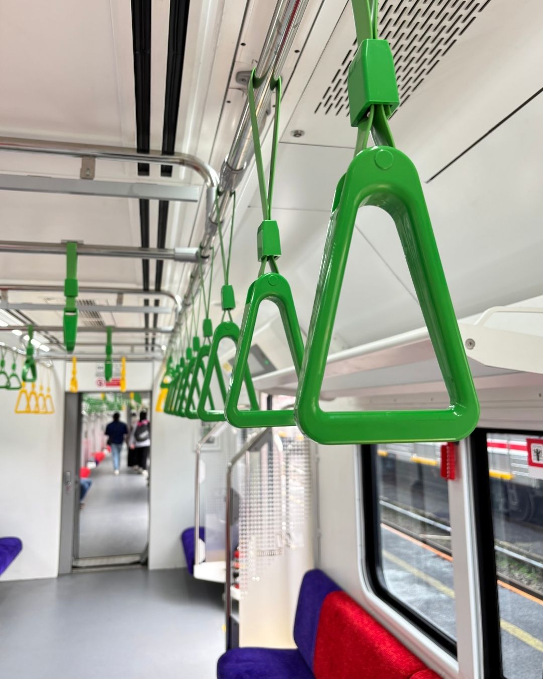 Naik KRL Baru CLI-225 Kenapa Rasanya Lebih Lega dan Lebih Aman?