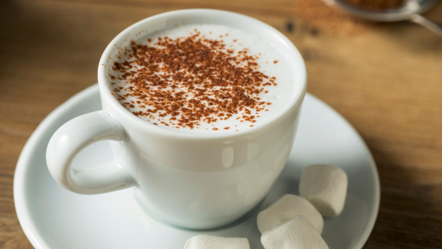 Trend Babyccino yang Bikin Orang Tua Bisa Ngopi Bareng Anak