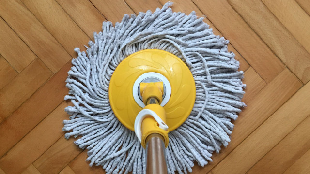 tips ngepel lantai tanpa bau amis