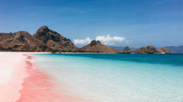 pink beach komodo-elafonisi
