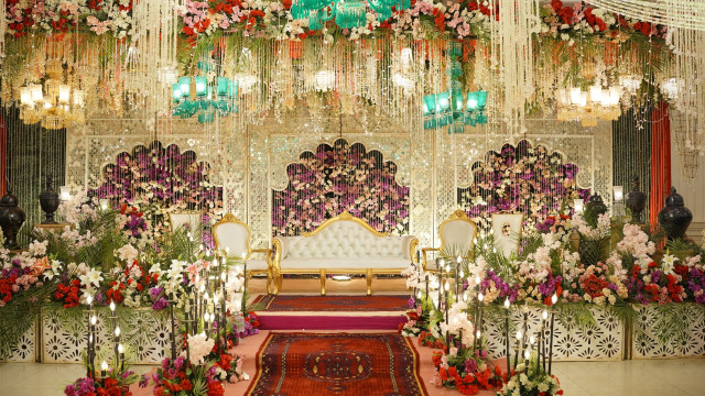 nentuin warna baju atau dekorasi dulu pas nikah?