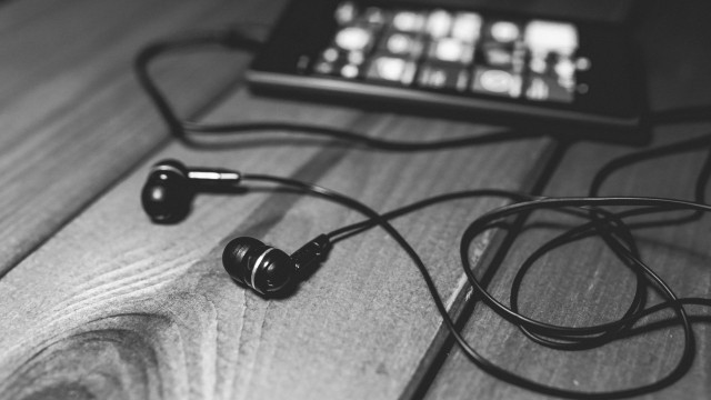 Earphone Kabel Jadi Tren Lagi di Kalangan Anak Muda, Kok Bisa?