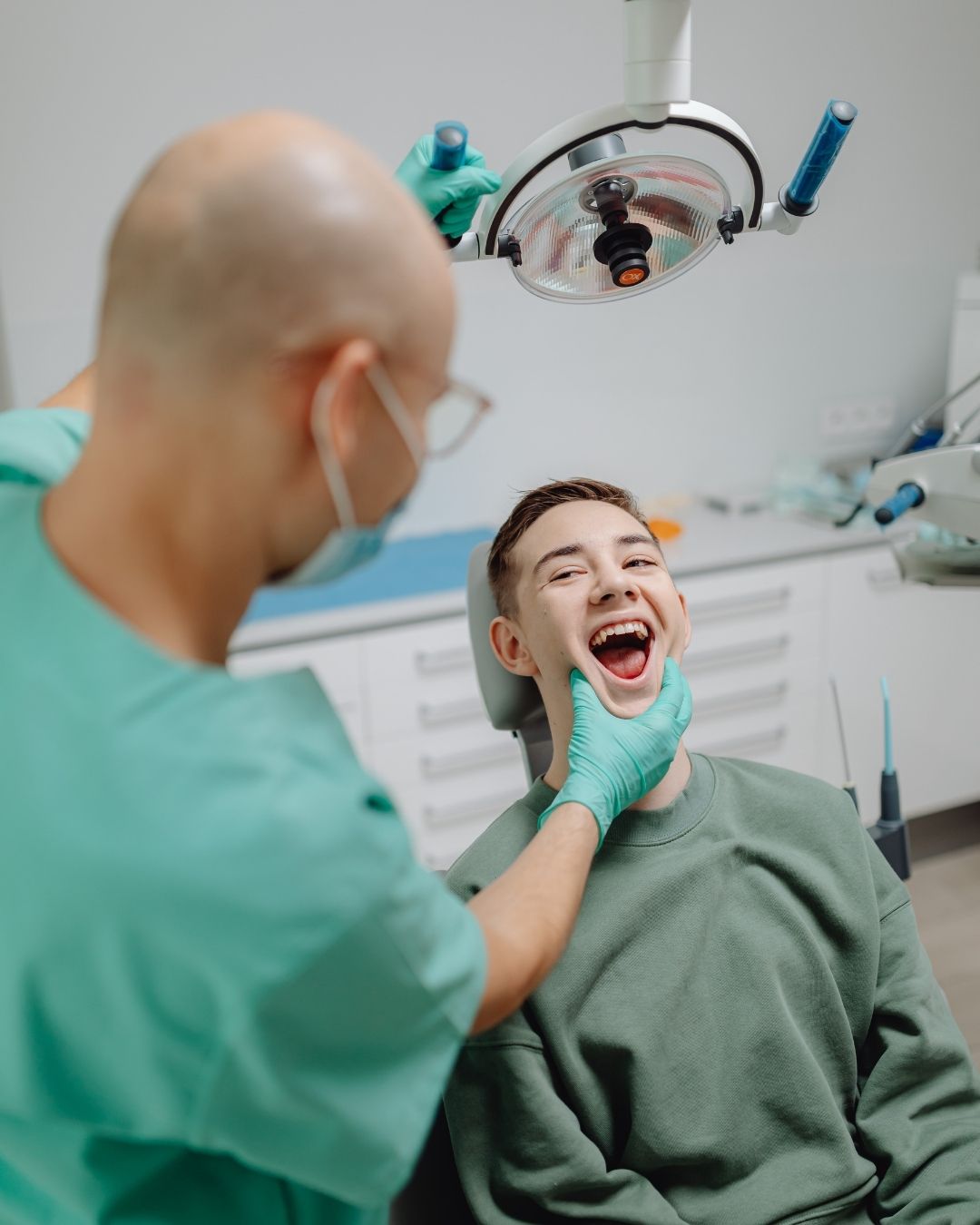 Scaling Gigi dan Obrolan Panjang yang Bikin Bingung Jawabnya Begimana