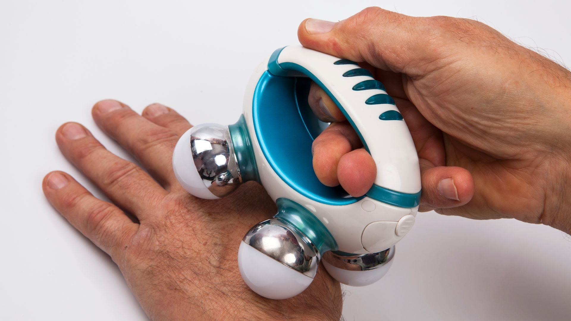 hadiah-pensiun-orang-tua-alat-pijet