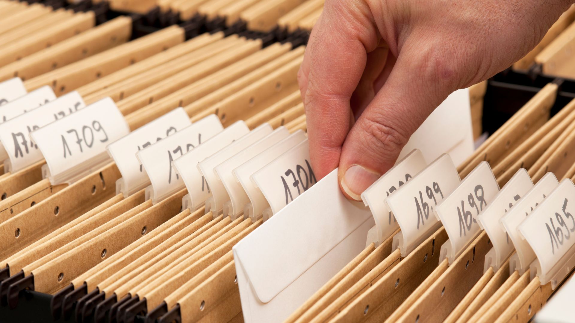 Inilah Alasan Kenapa Masih Banyak Orang yang Menggunakan Email di Era Aplikasi Pesan Saat Ini