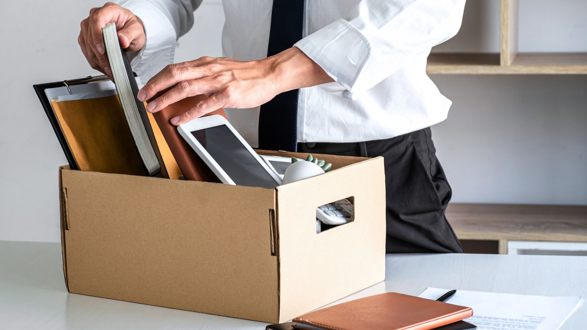 Fenomena Beberapa Perusahaan Besar yang PHK Karyawannya Besar-Besaran