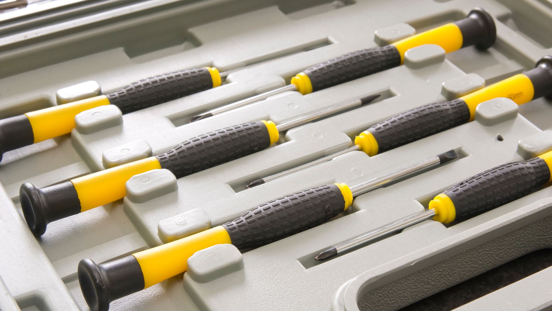 toolkit-motor-obeng-ketok-impact-driver