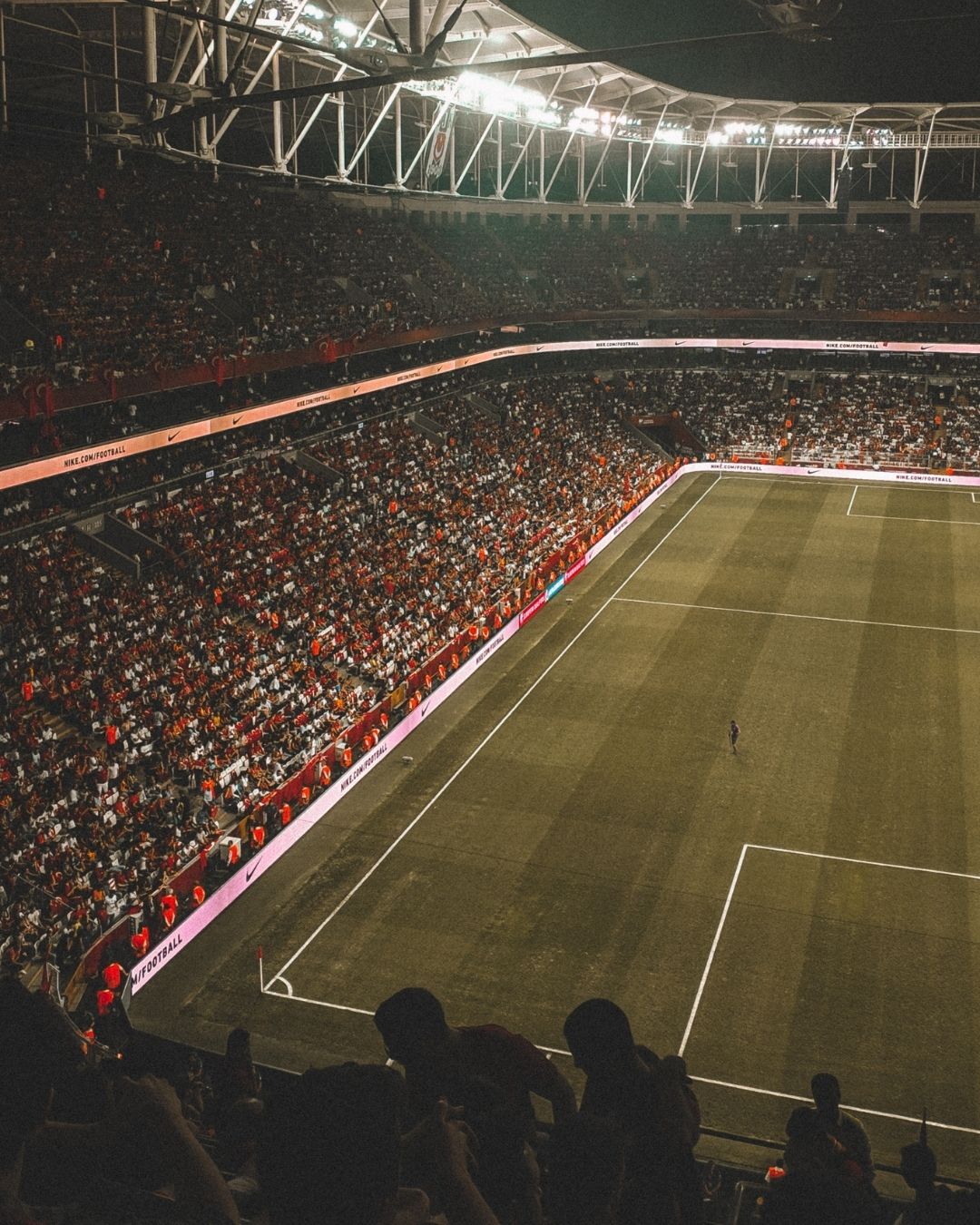 Kenapa Sih, Orang Jauh Lebih Suka Nonton Bola Ketimbang Olahraga Lain?