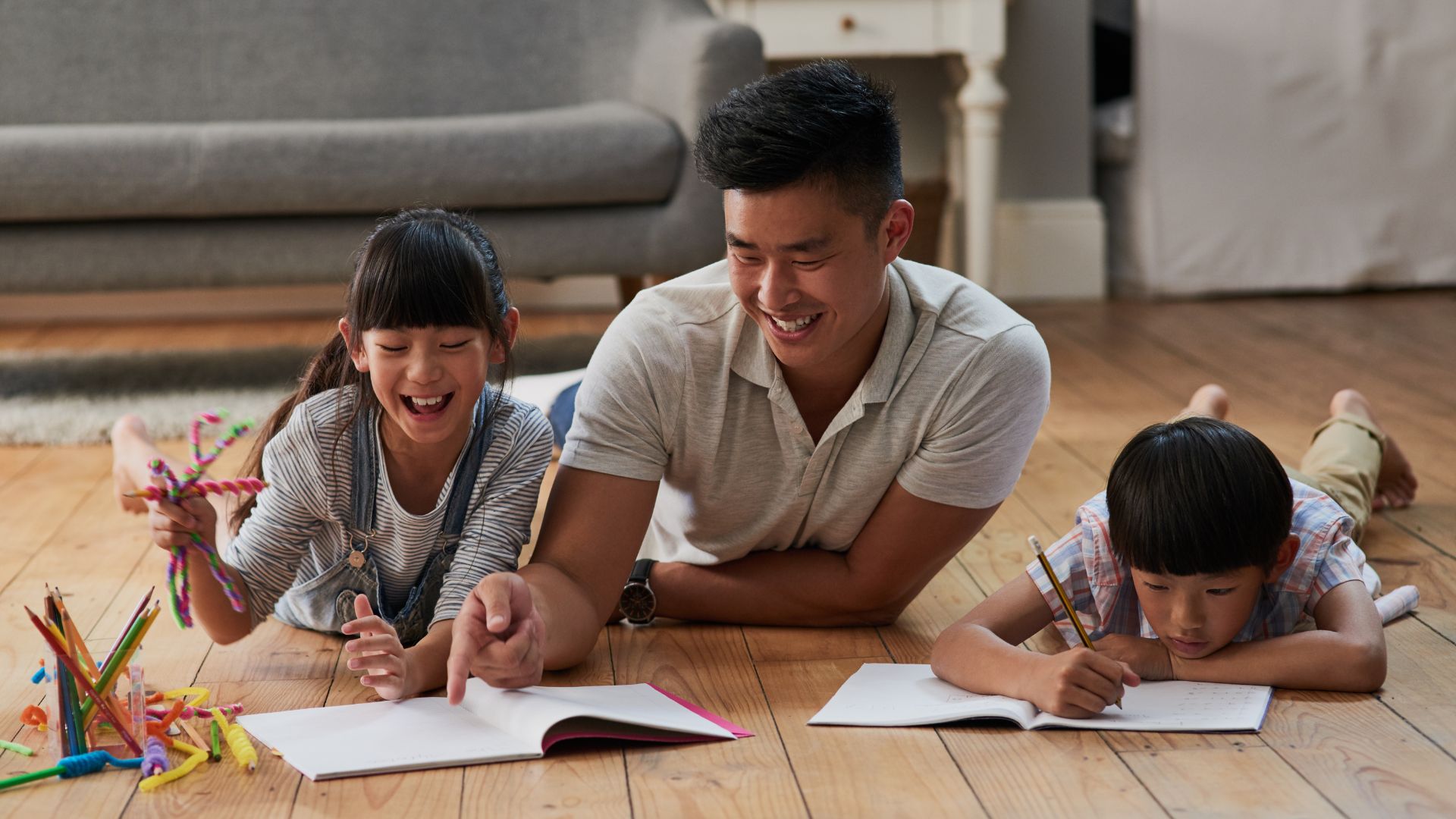 bapak main sama anak