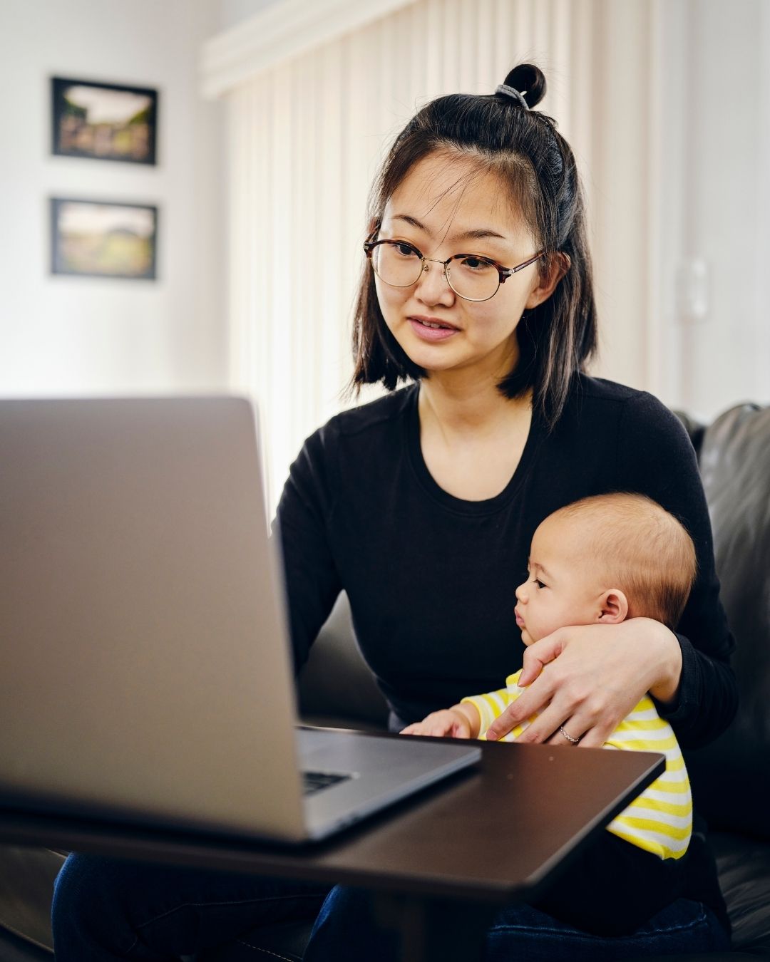 Alasan Kenapa Bapak Perlu Pertimbangin Istri buat Berkarir Lagi