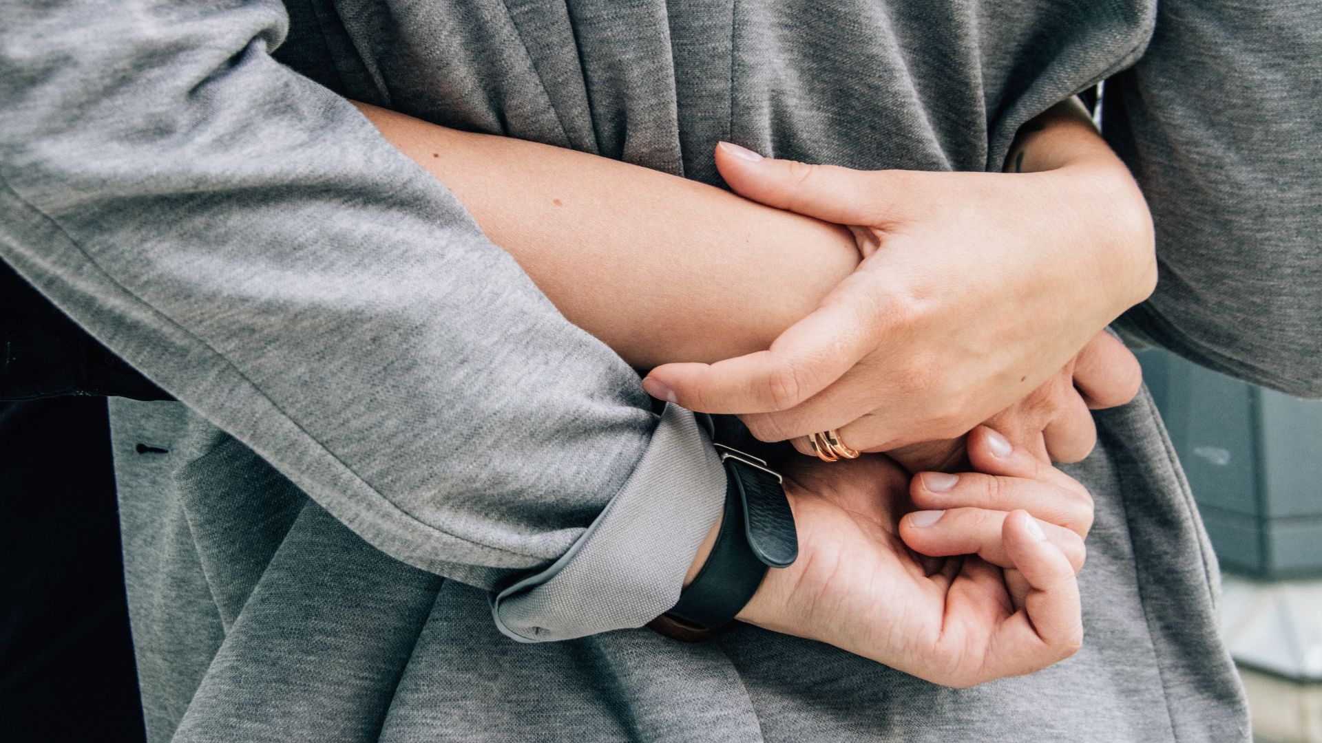 Berikan pelukan hangat