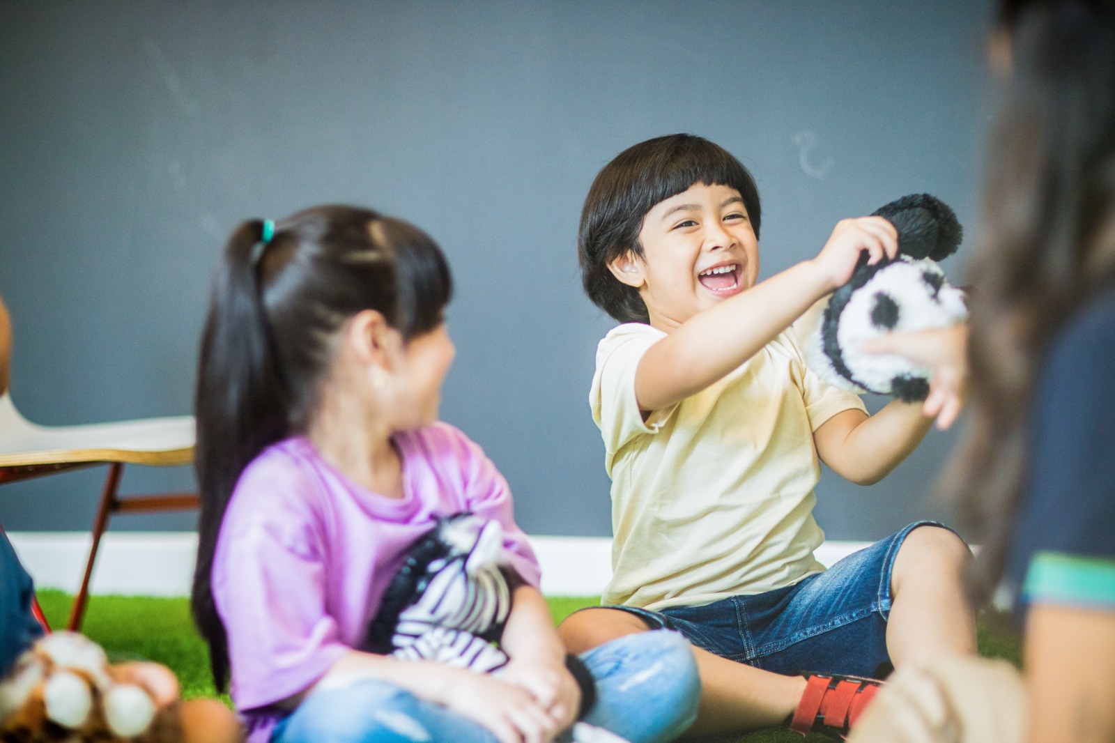 Gimana Cara yang Tepat buat Ngajarin Anak Bilingual Tanpa Khawatir Speech Delay