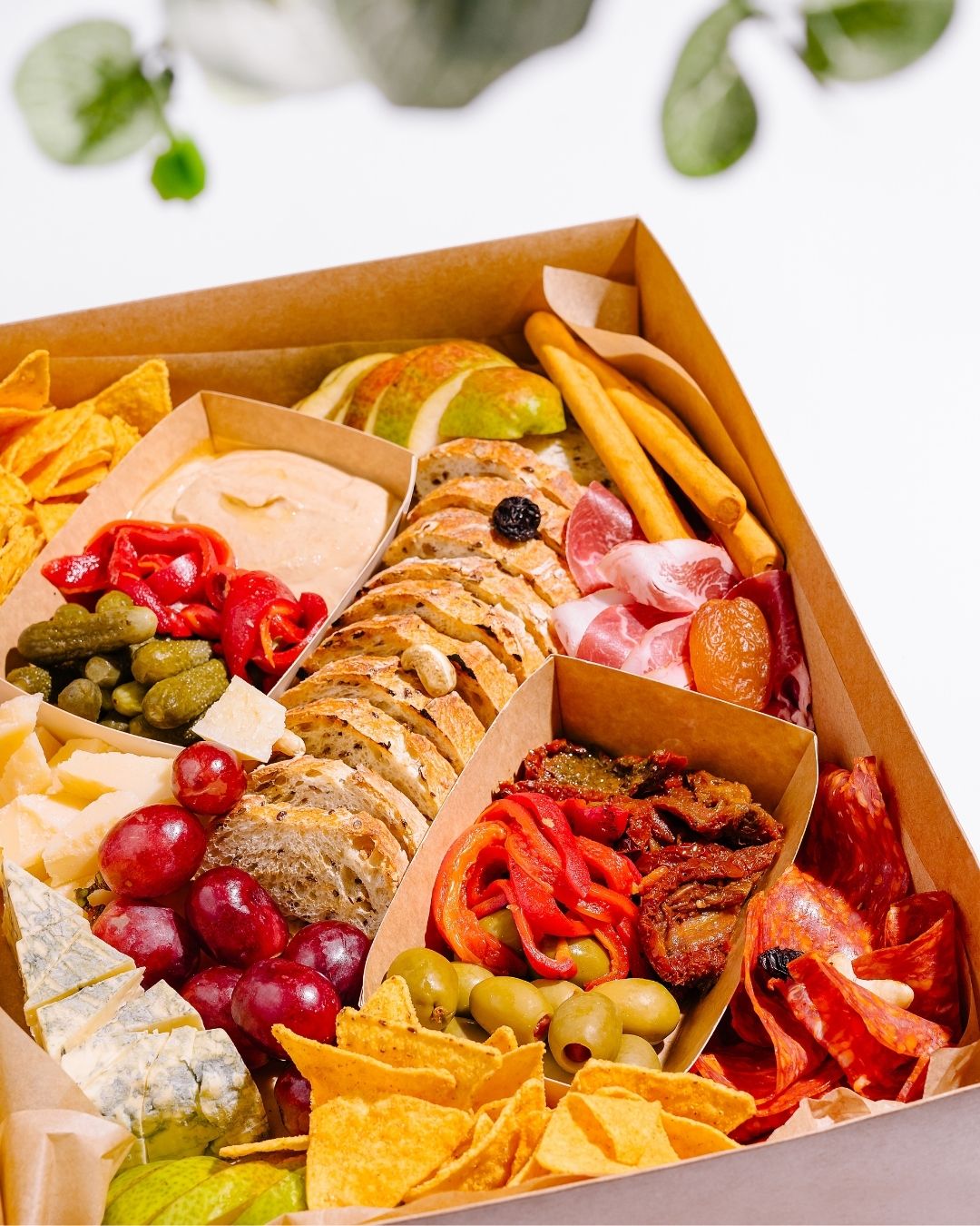 10 Rekomendasi Hadiah buat Guru yang Berkesan, Fungsional, dan Hemat di Dompet-snack box