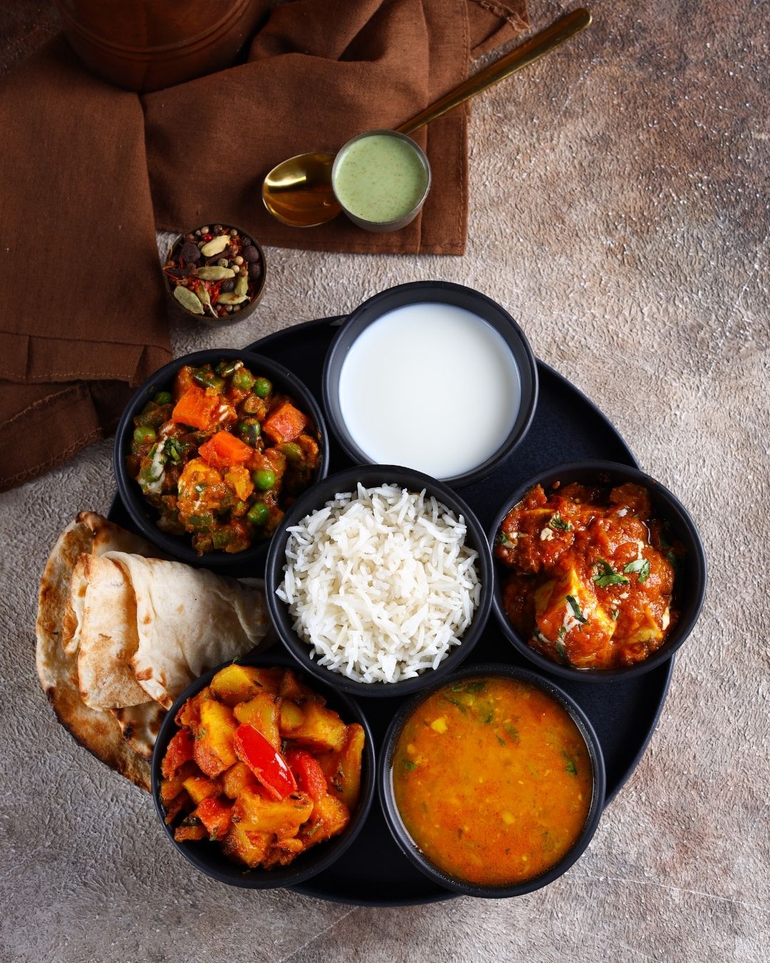 Apa Aja Makanan yang Dimakan AA Juju di India? Ini Daftar Menu Favoritnya!