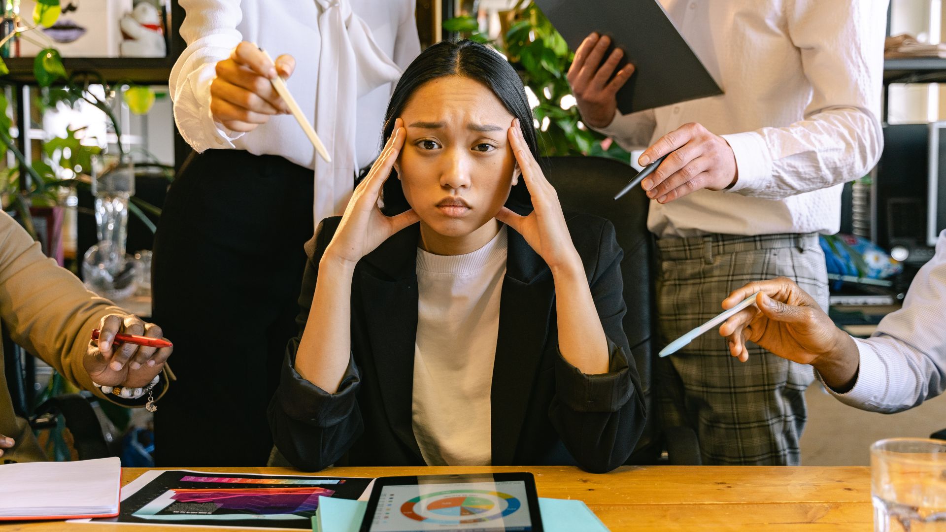 Kalimat-Kalimat di Poster Lowongan Kerja yang Bisa Jadi Jebakan Batman