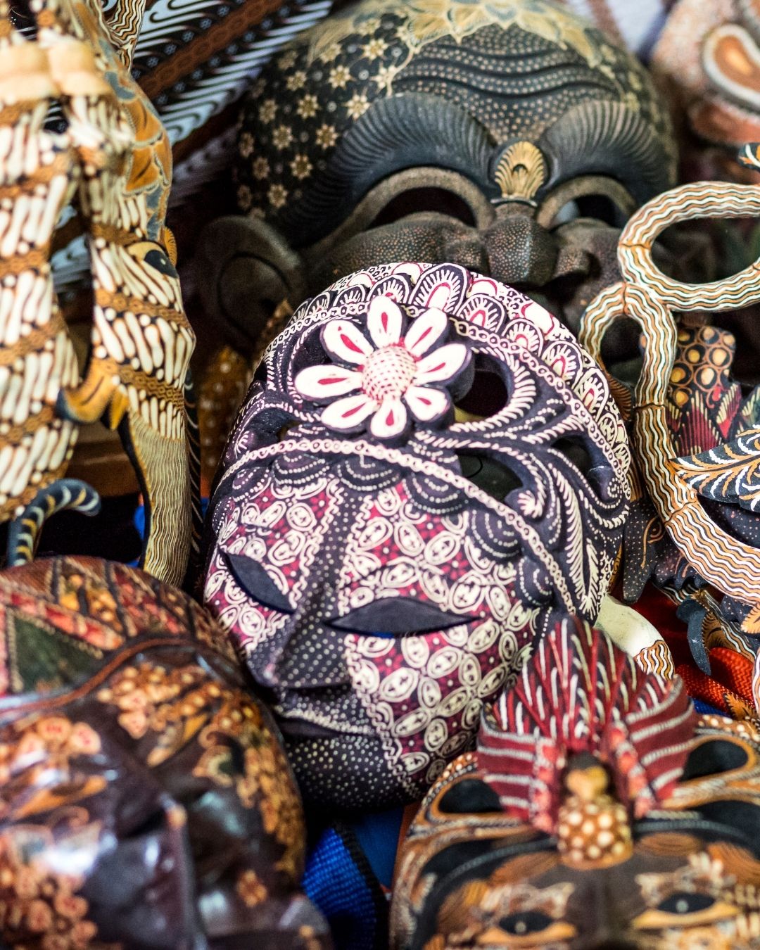 karakter orang Sunda dan Jawa