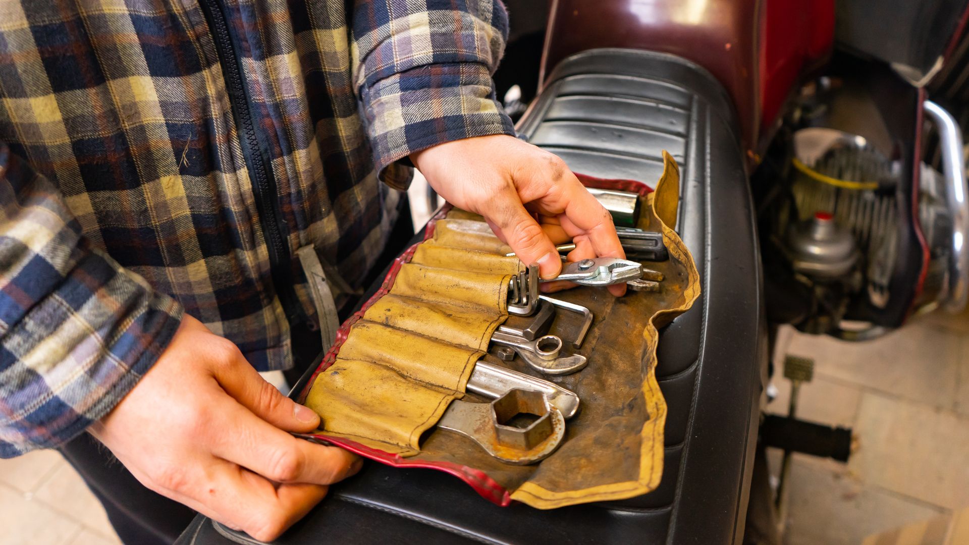 Perlengkapan yang Harus Dibawa pas Bapak Mau Touring Motor