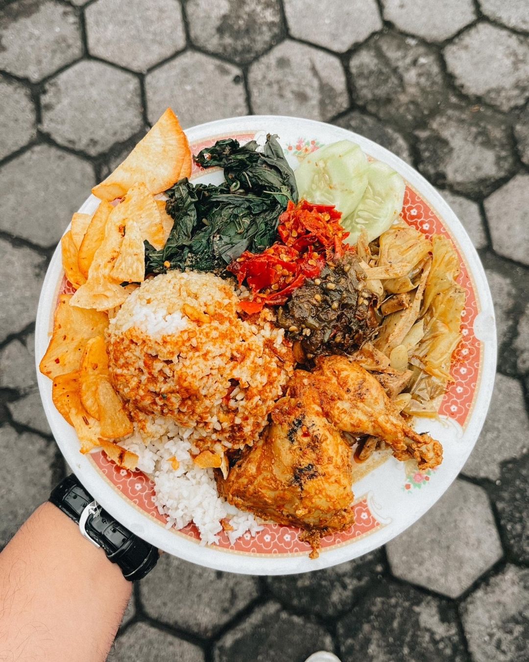 Ternyata Ini Alasan Ayam di Rumah Makan Padang Selalu Disajikan Tanpa Kulit!