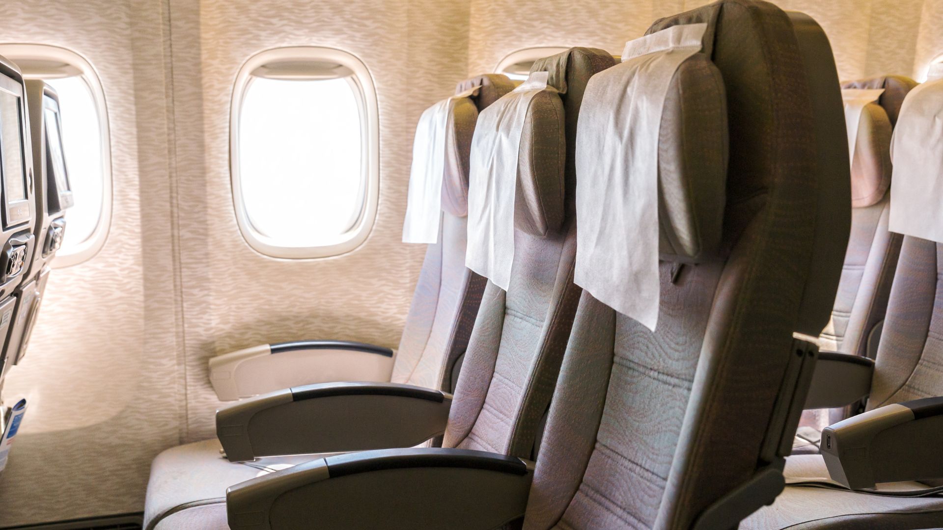 Permintaan-Permintaan yang Ternyata Bisa Warga Minta Saat di Pesawat