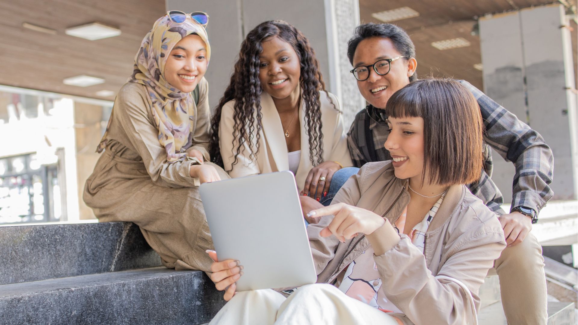 Pendekatan-Pendekatan yang Bisa Dilakuin ke Anak-Anak Gen Z biar Kagak Bingung Berkomunikasi