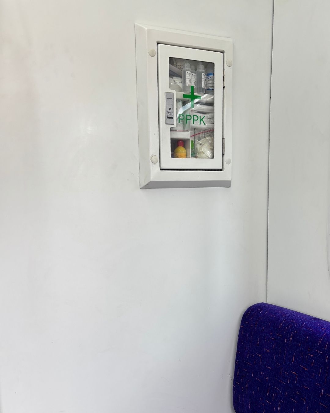 Naik KRL Baru CLI-225 Kenapa Rasanya Lebih Lega dan Lebih Aman?