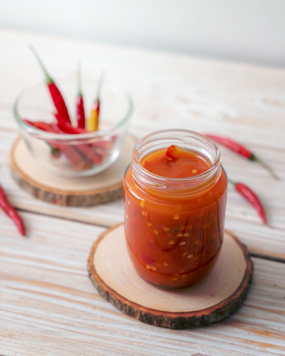 10 Perlengkapan Paling Krusial yang Warga Wajib Bawa Saat Liburan ke Luar Negeri