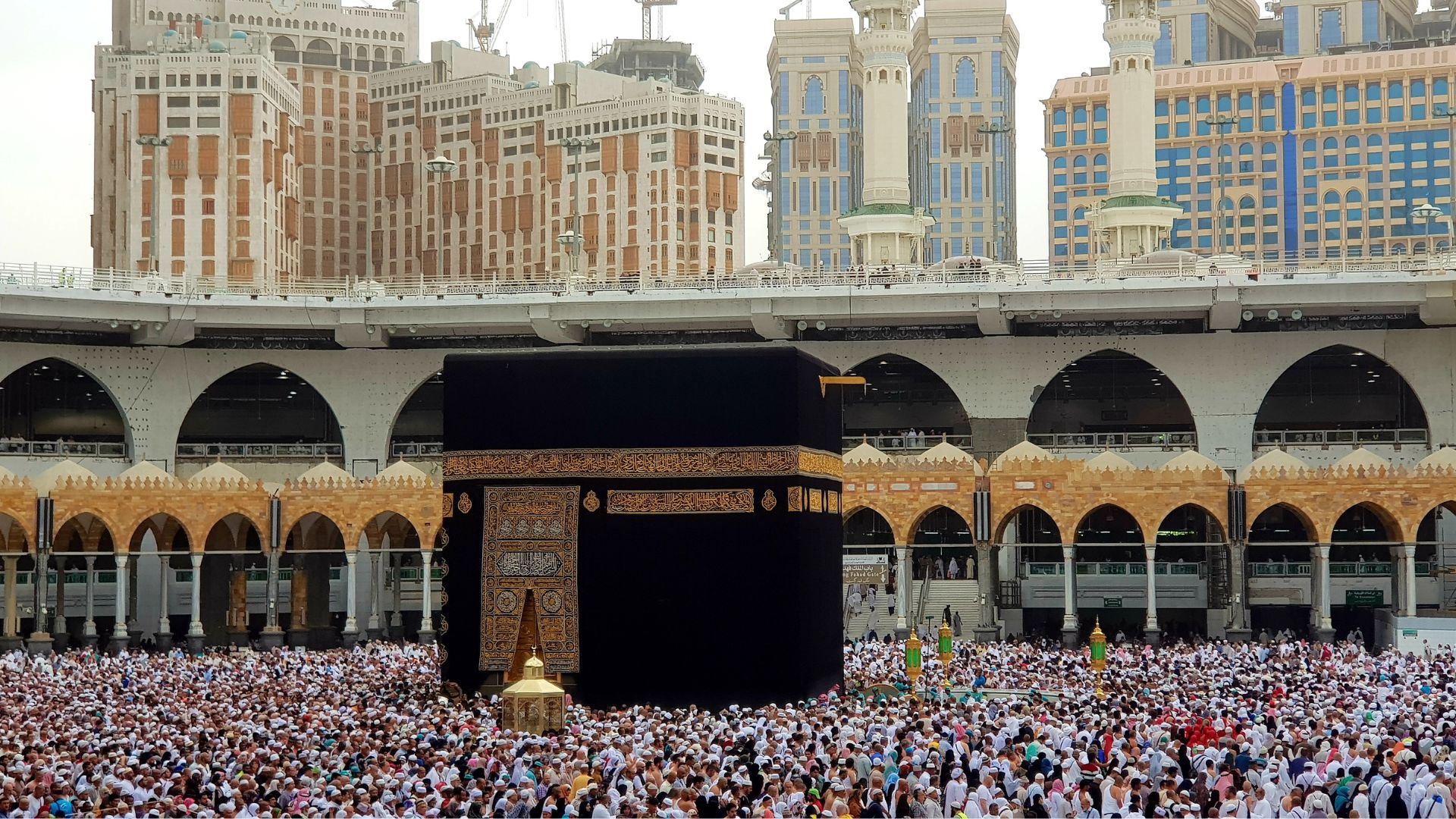 hadiah-pensiun-orang-tua-umroh