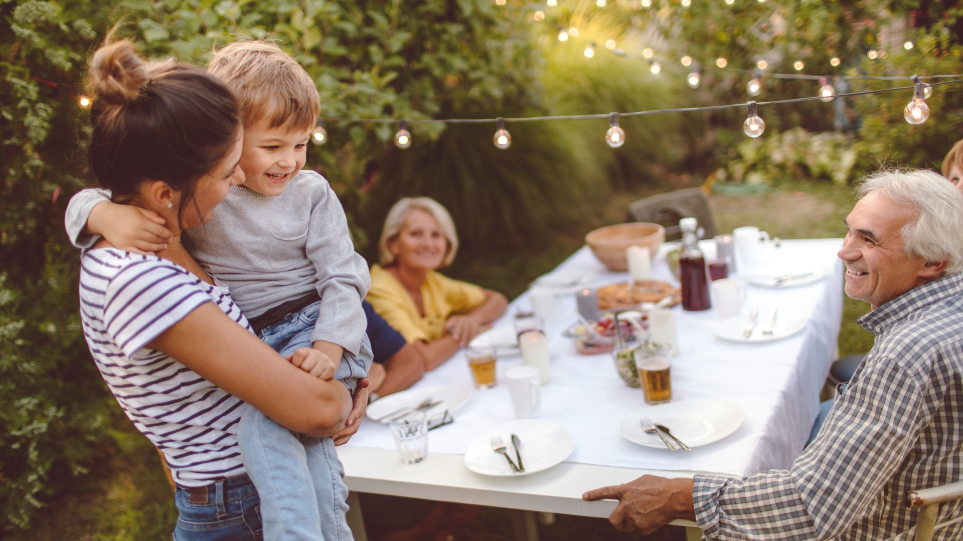 Ide Tahun Baruan Bareng Keluarga di Rumah biar Gak Kena Macet Jalanan