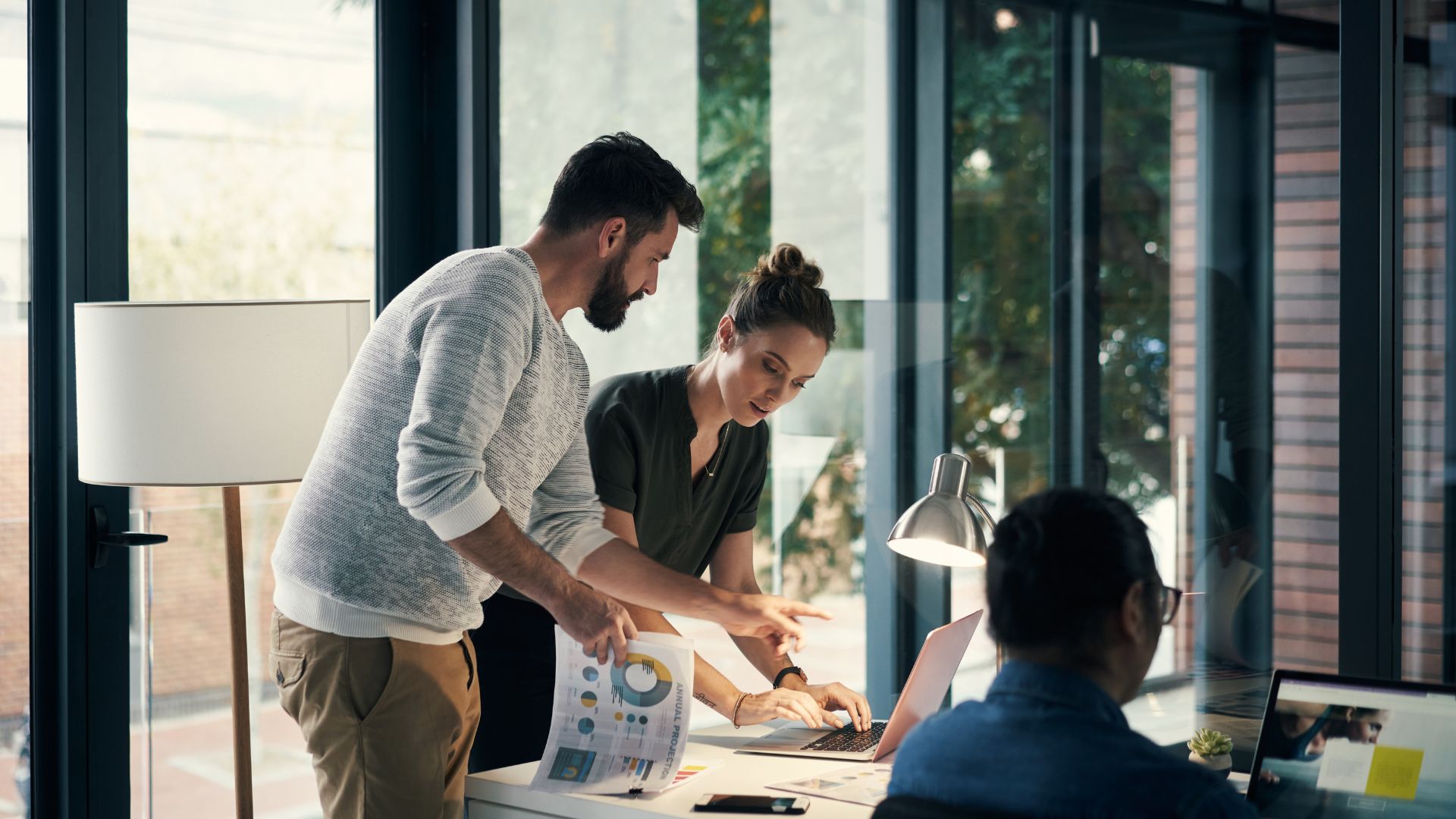 Kalimat-Kalimat di Poster Lowongan Kerja yang Bisa Jadi Jebakan Batman