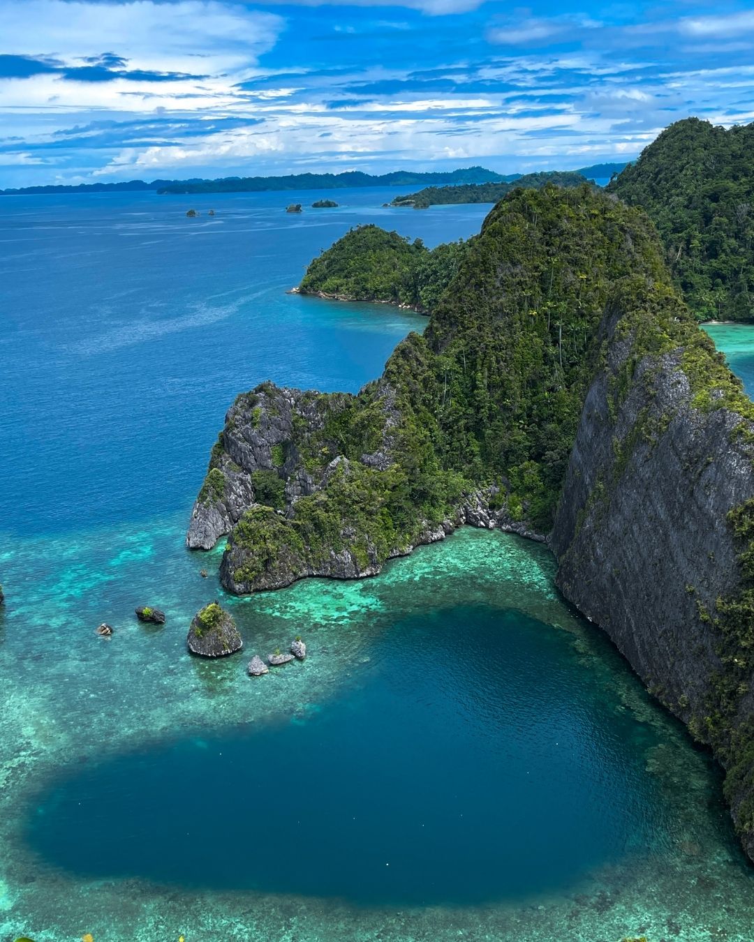 Pulau-Pulau Super Indah di Indonesia, Tapi Berbahaya dan Dilarang buat Wisata