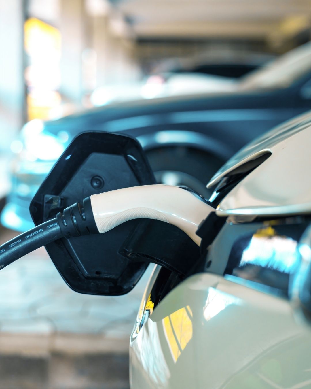 5 Hal yang Harus Disiapkan Kalo Mau Isi Daya Mobil Listrik di Rumah