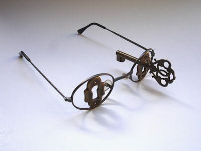 Referensi Frame Kacamata Unik yang Mungkin Warga Mau Cobain