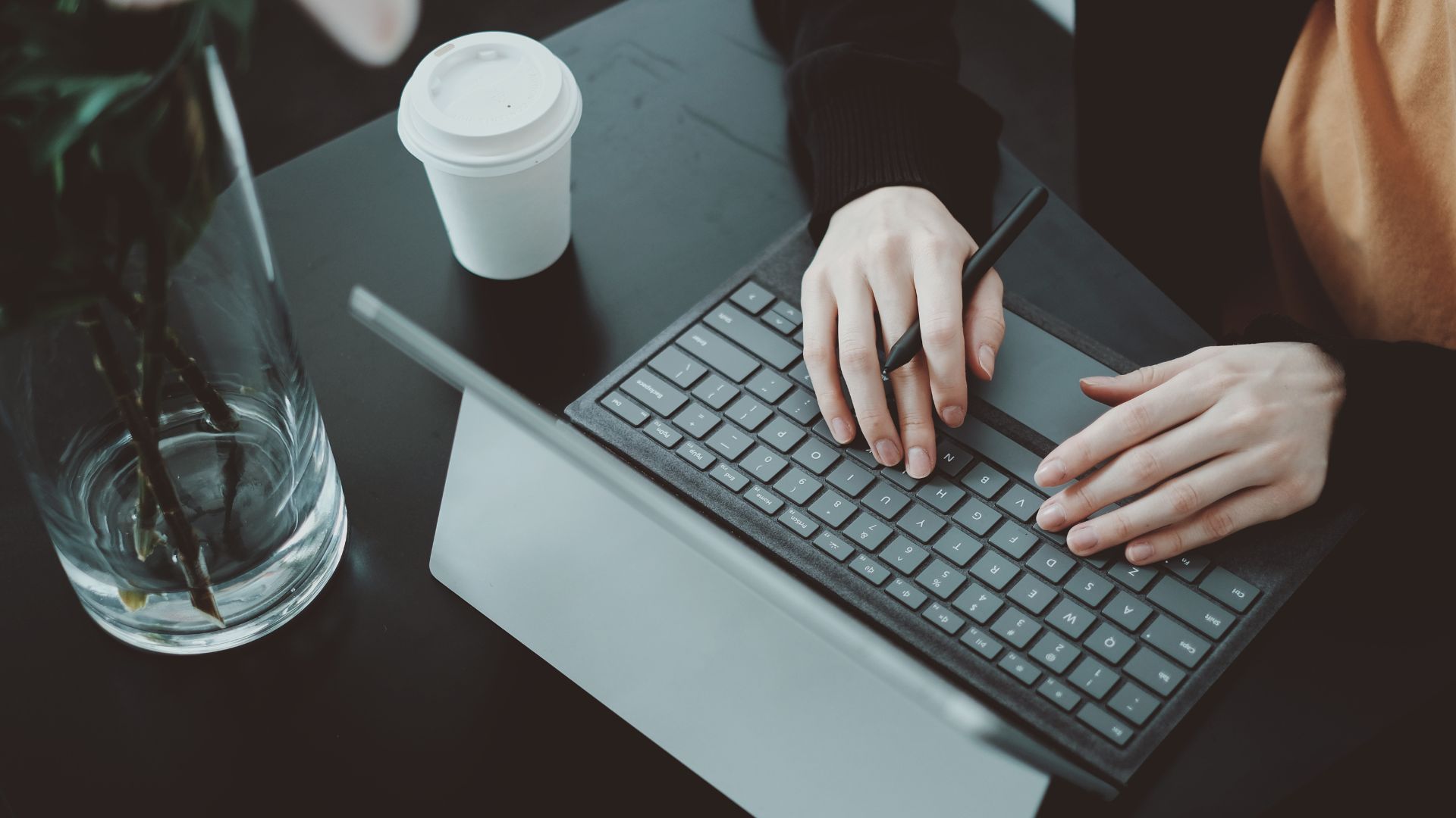 Cara Mengekspresikan Perasaan Adik Tanpa Harus Nyalahin Pasangan