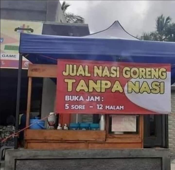 Reklame-Reklame Nyeleneh yang Dipasang Pedagang buat Narik Perhatian