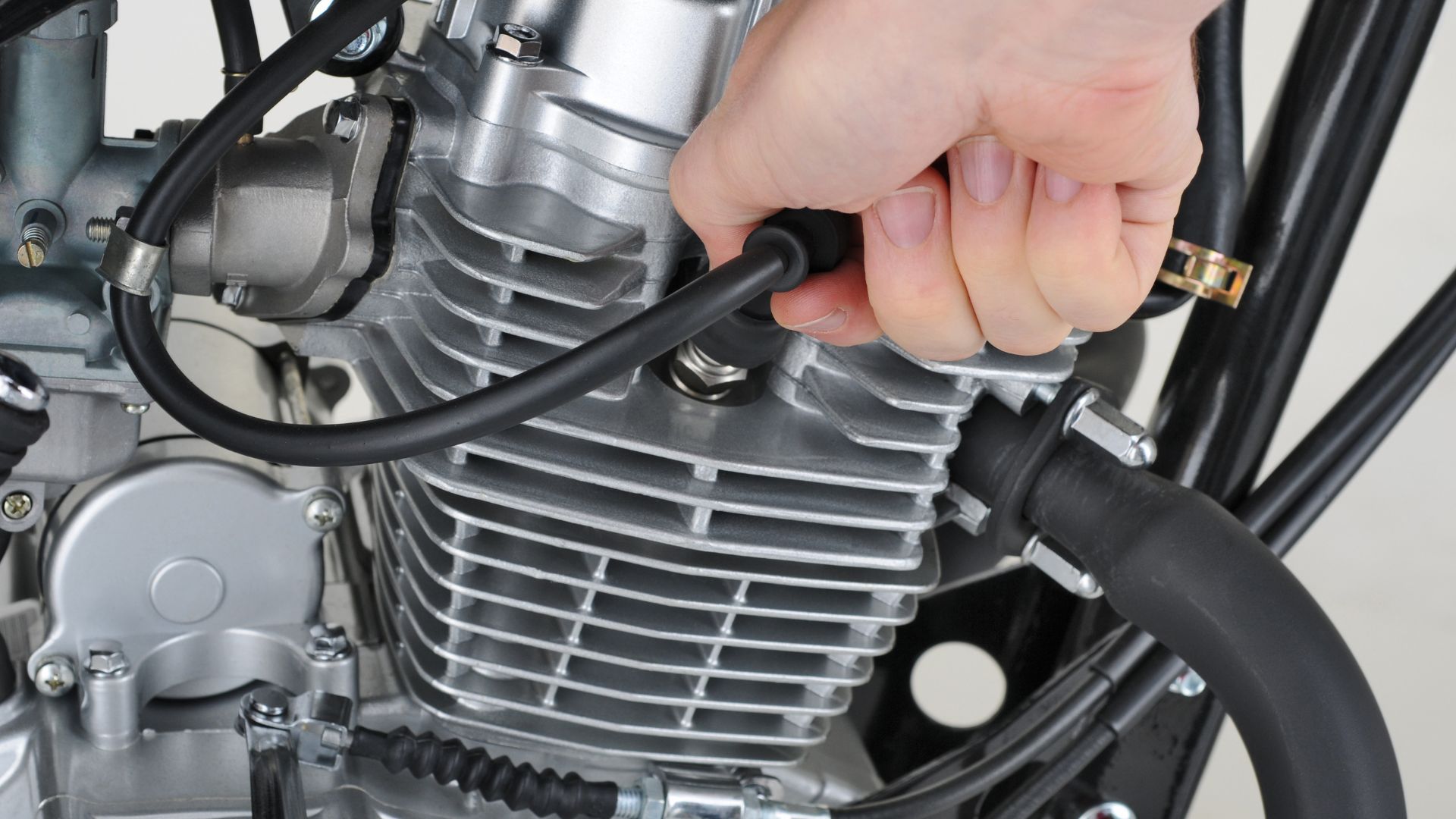 bagian-mesin-motor-busi